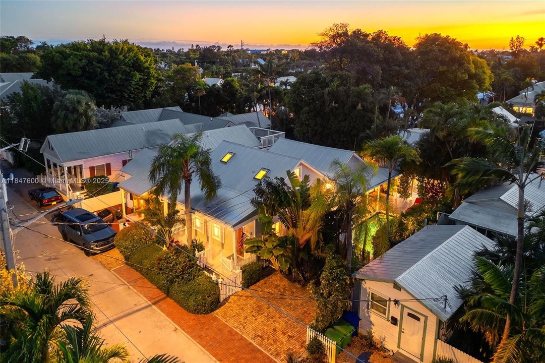 For Sale: $3,595,000 (5 beds, 4 baths, 2721 Square Feet)