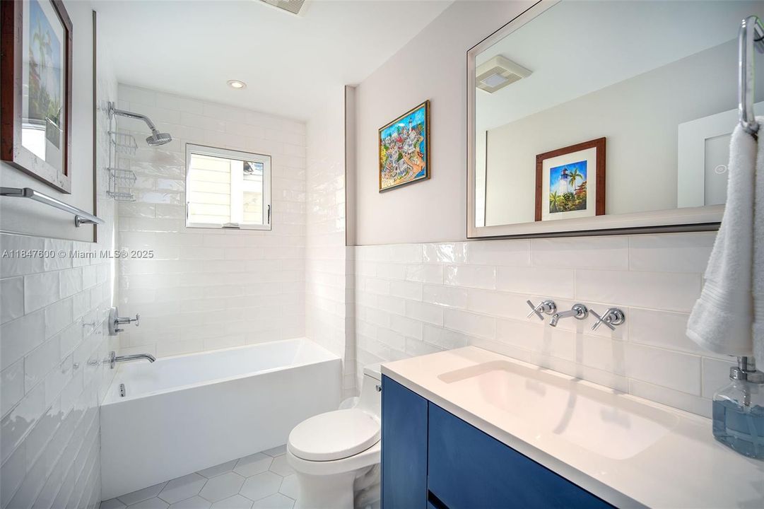 For Sale: $3,595,000 (5 beds, 4 baths, 2721 Square Feet)