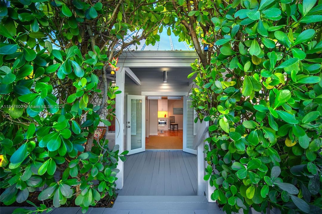 For Sale: $3,595,000 (5 beds, 4 baths, 2721 Square Feet)