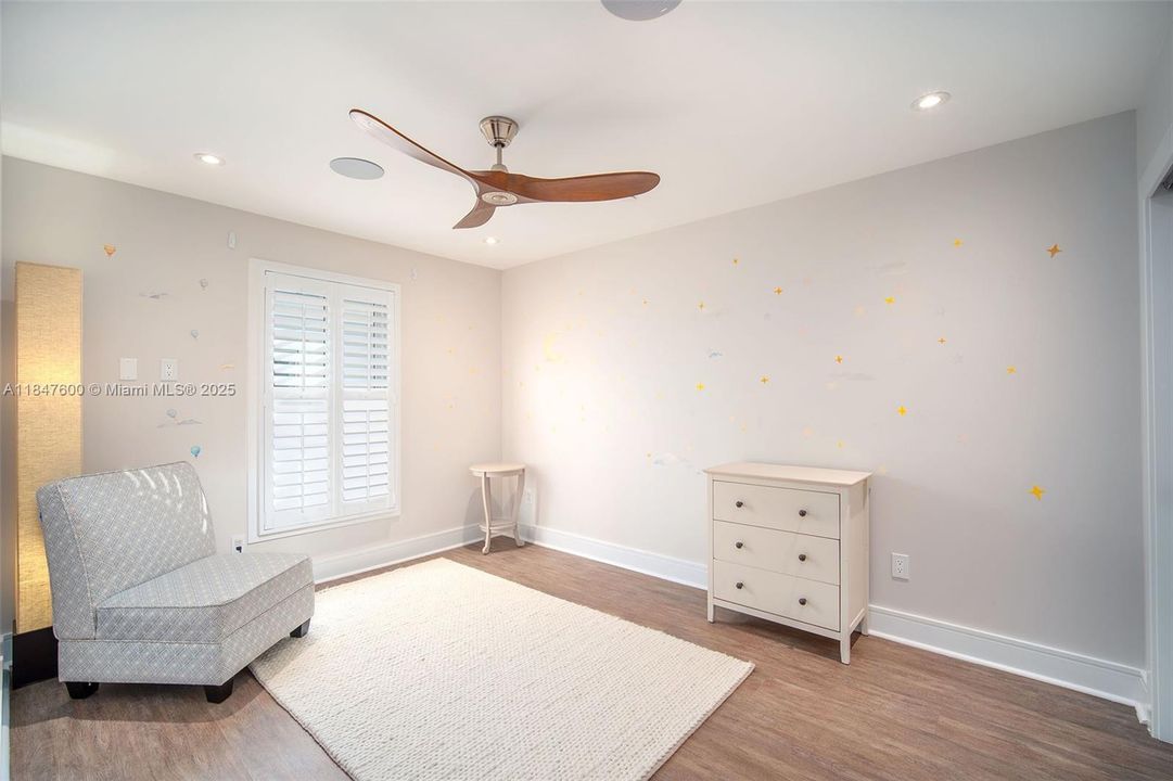 For Sale: $3,595,000 (5 beds, 4 baths, 2721 Square Feet)