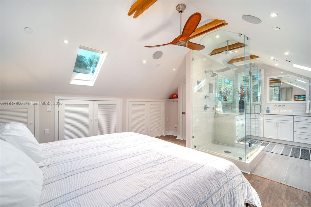 For Sale: $3,595,000 (5 beds, 4 baths, 2721 Square Feet)