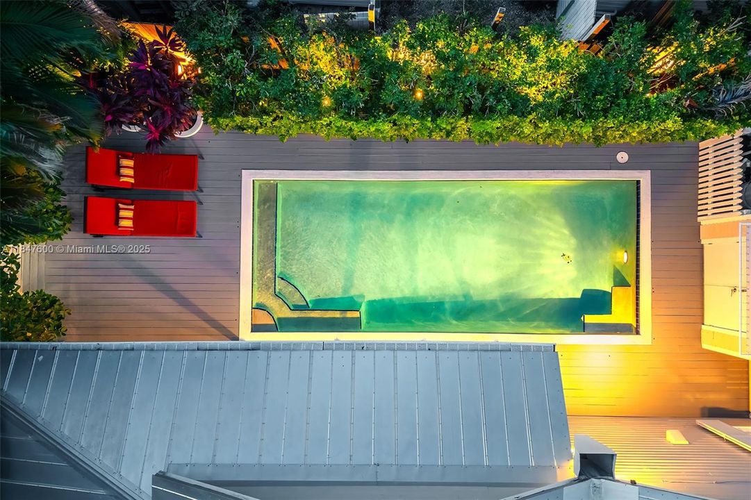 For Sale: $3,595,000 (5 beds, 4 baths, 2721 Square Feet)