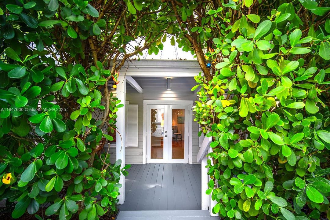 For Sale: $3,595,000 (5 beds, 4 baths, 2721 Square Feet)