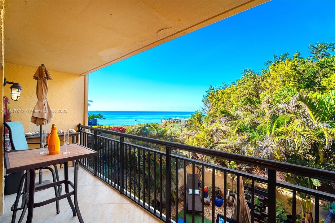 待售: $1,999,000 (2 贝兹, 3 浴室, 1940 平方英尺)