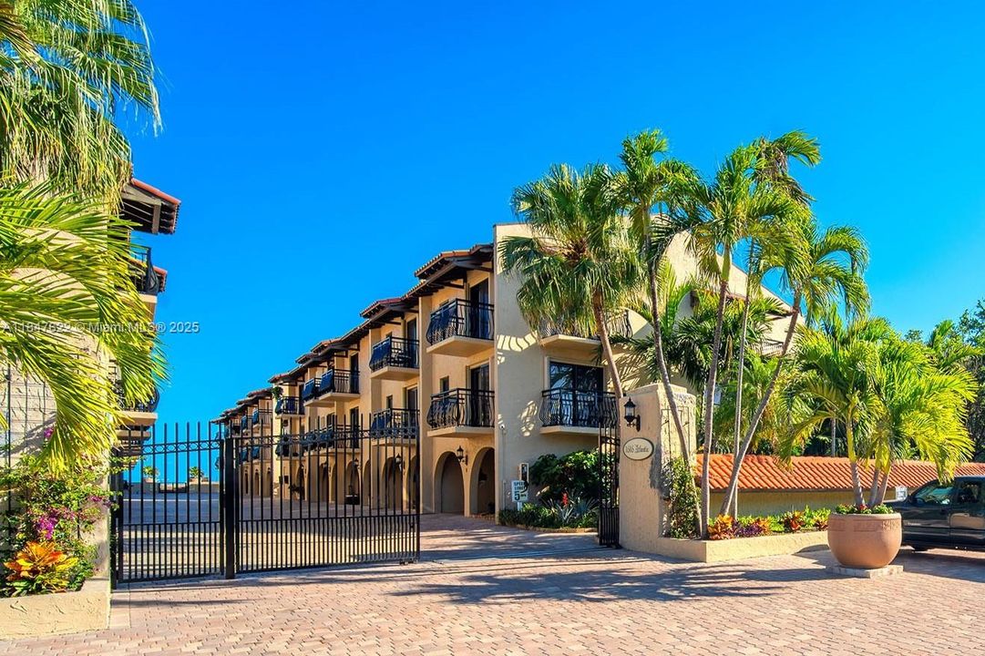 待售: $1,999,000 (2 贝兹, 3 浴室, 1940 平方英尺)