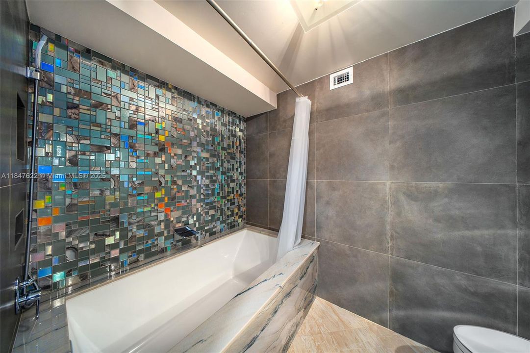 待售: $1,999,000 (2 贝兹, 3 浴室, 1940 平方英尺)