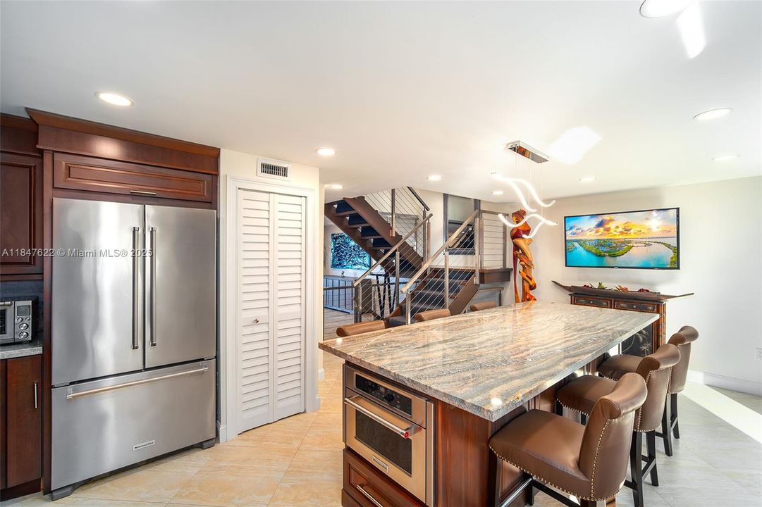 待售: $1,999,000 (2 贝兹, 3 浴室, 1940 平方英尺)