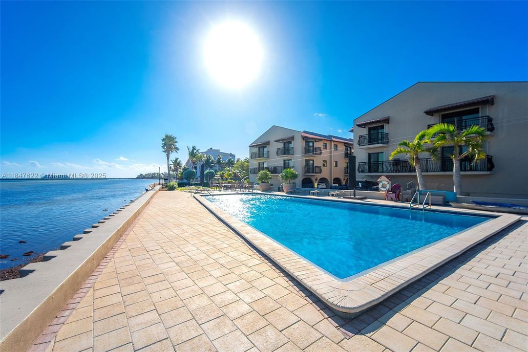 待售: $1,999,000 (2 贝兹, 3 浴室, 1940 平方英尺)