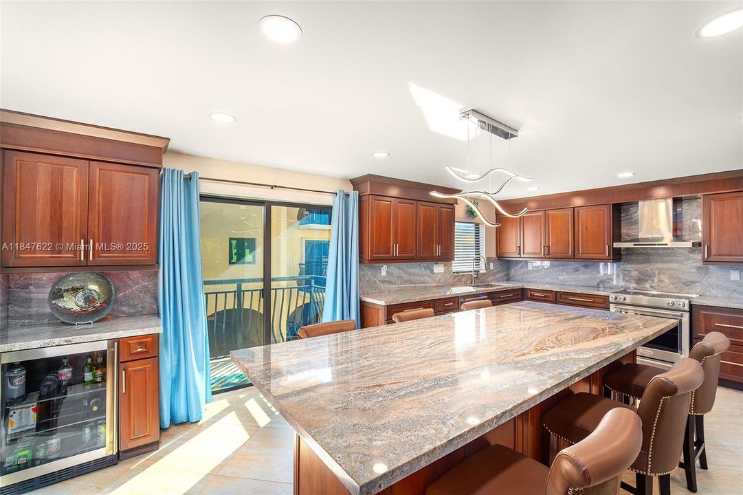 待售: $1,999,000 (2 贝兹, 3 浴室, 1940 平方英尺)