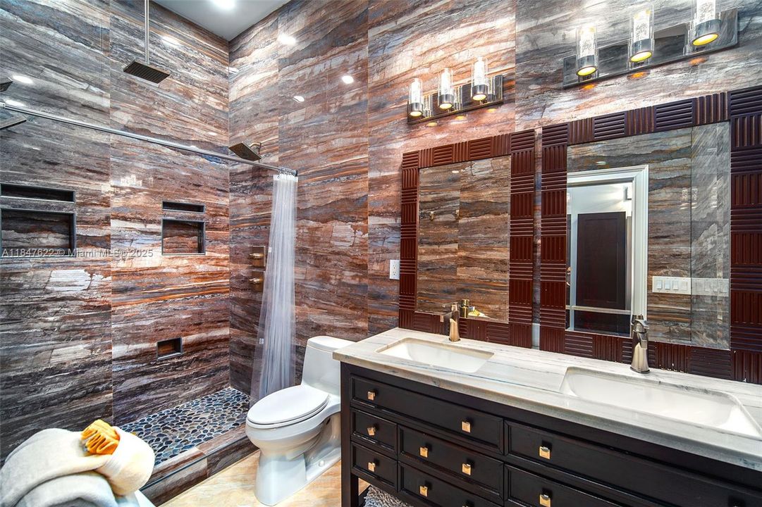 待售: $1,999,000 (2 贝兹, 3 浴室, 1940 平方英尺)