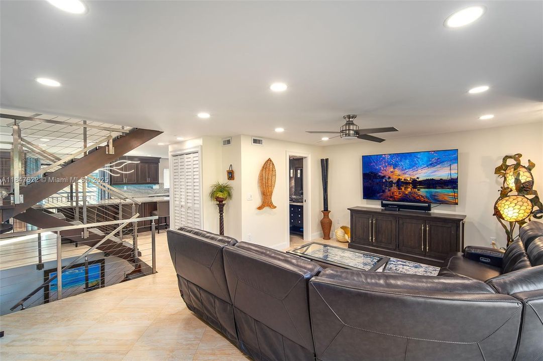 待售: $1,999,000 (2 贝兹, 3 浴室, 1940 平方英尺)