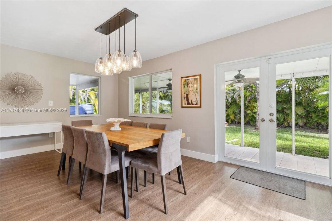 Recently Sold: $799,999 (3 beds, 2 baths, 1633 Square Feet)