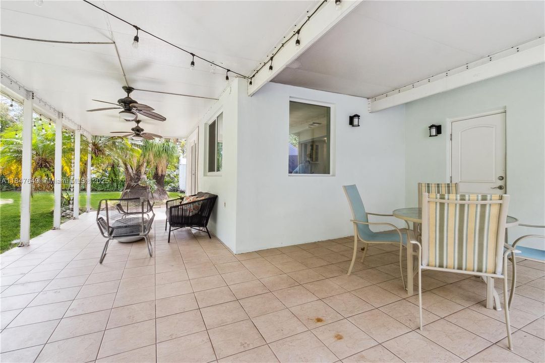 Recently Sold: $799,999 (3 beds, 2 baths, 1633 Square Feet)