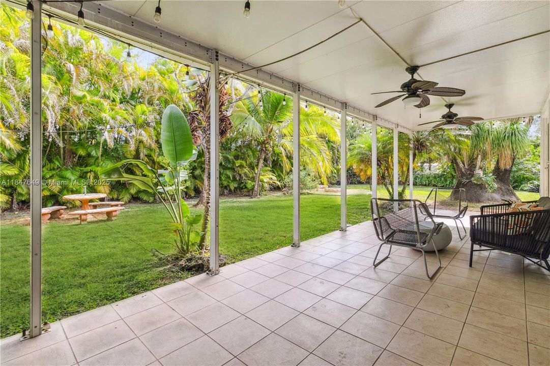 Recently Sold: $799,999 (3 beds, 2 baths, 1633 Square Feet)