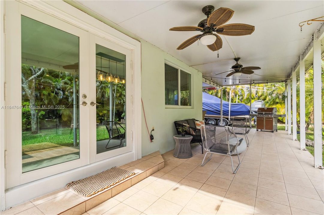 Recently Sold: $799,999 (3 beds, 2 baths, 1633 Square Feet)