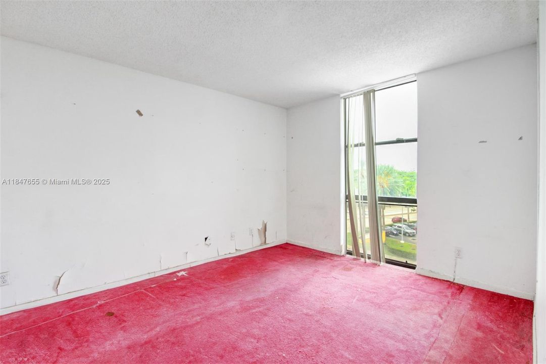 Active With Contract: $87,000 (2 beds, 2 baths, 900 Square Feet)