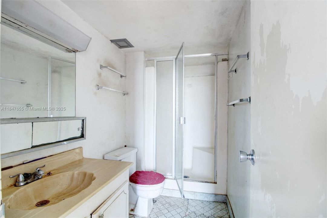 Active With Contract: $87,000 (2 beds, 2 baths, 900 Square Feet)