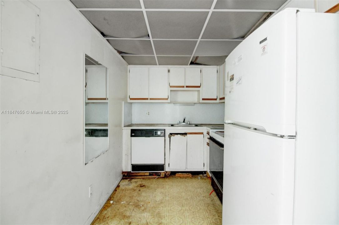 Active With Contract: $87,000 (2 beds, 2 baths, 900 Square Feet)