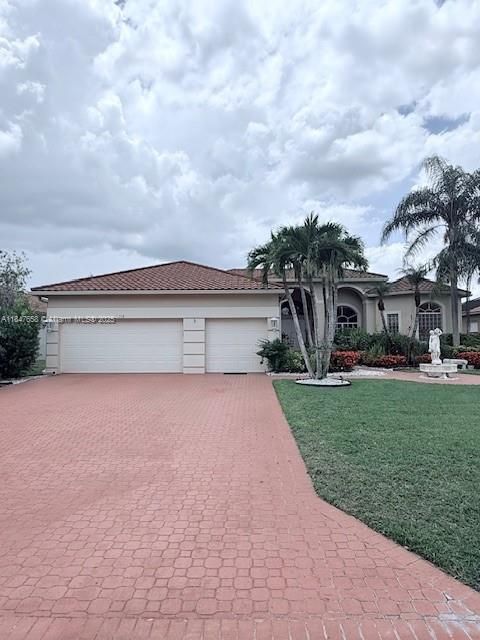 For Sale: $740,000 (4 beds, 3 baths, 2908 Square Feet)