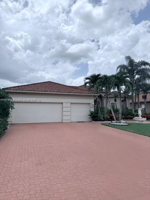 For Sale: $740,000 (4 beds, 3 baths, 2908 Square Feet)