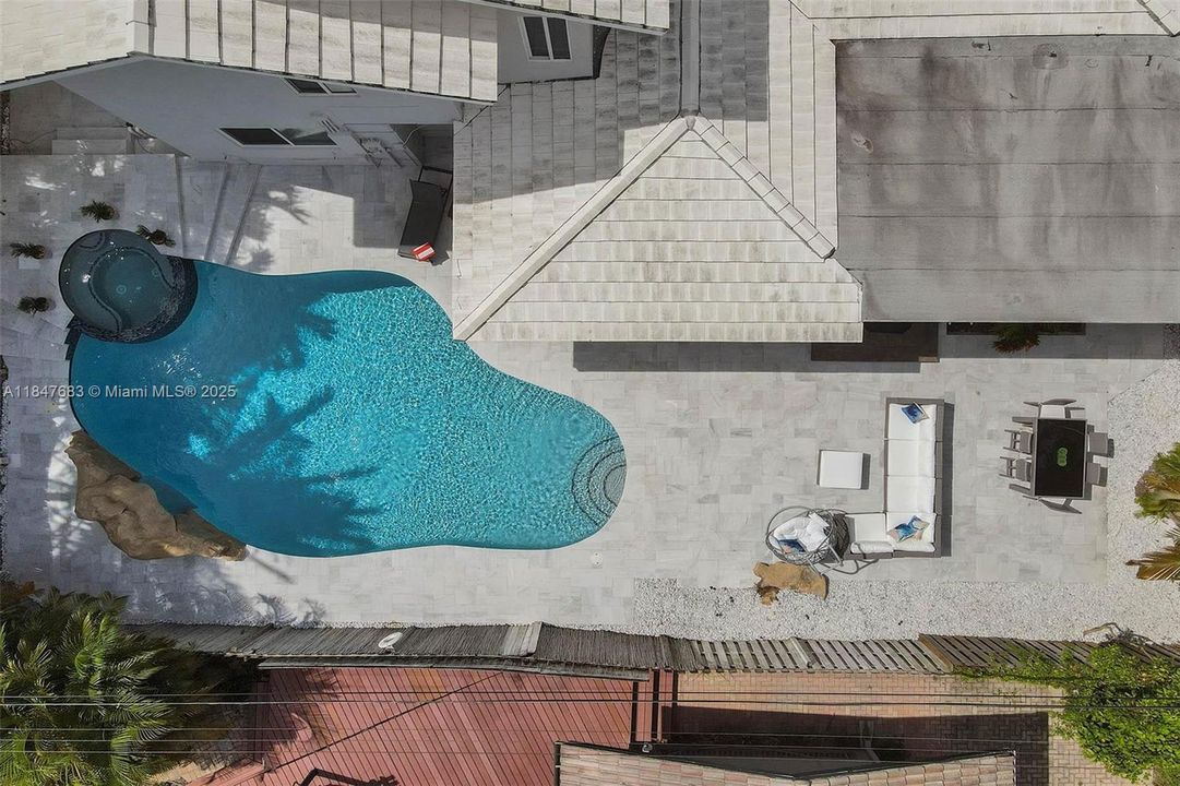 Recientemente alquilado: $18,000 (5 camas, 4 baños, 2756 Pies cuadrados)