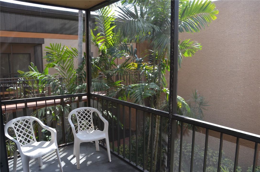 Active With Contract: $165,000 (1 beds, 1 baths, 750 Square Feet)