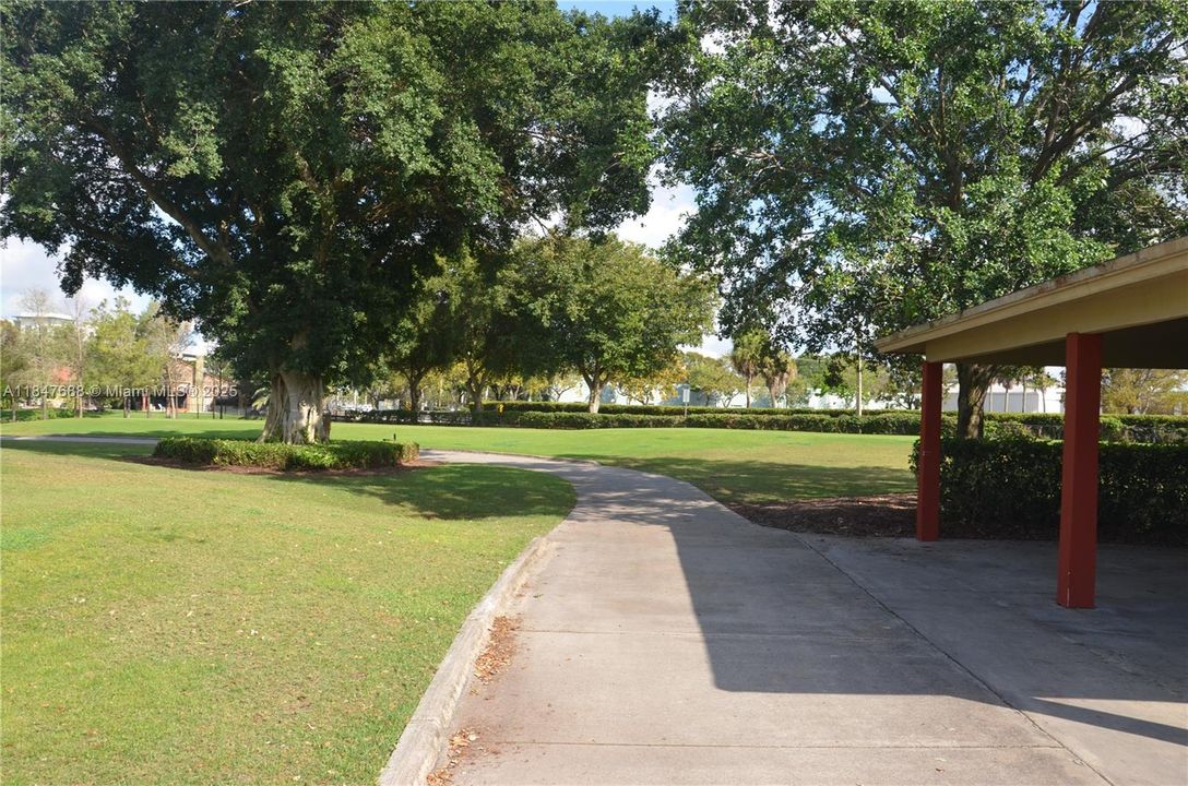 Active With Contract: $165,000 (1 beds, 1 baths, 750 Square Feet)