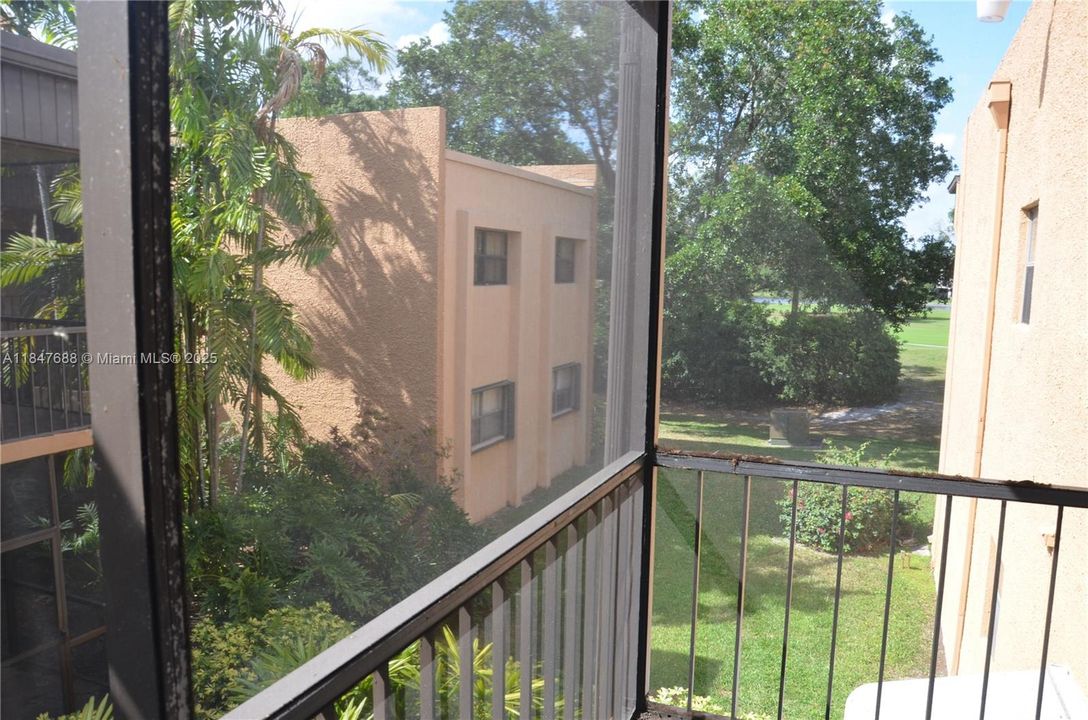 Active With Contract: $165,000 (1 beds, 1 baths, 750 Square Feet)