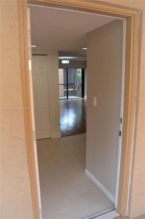 Active With Contract: $165,000 (1 beds, 1 baths, 750 Square Feet)