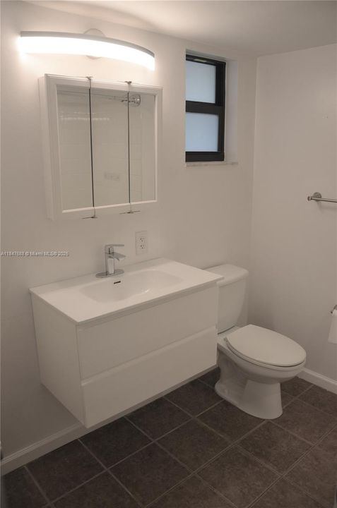 Active With Contract: $165,000 (1 beds, 1 baths, 750 Square Feet)