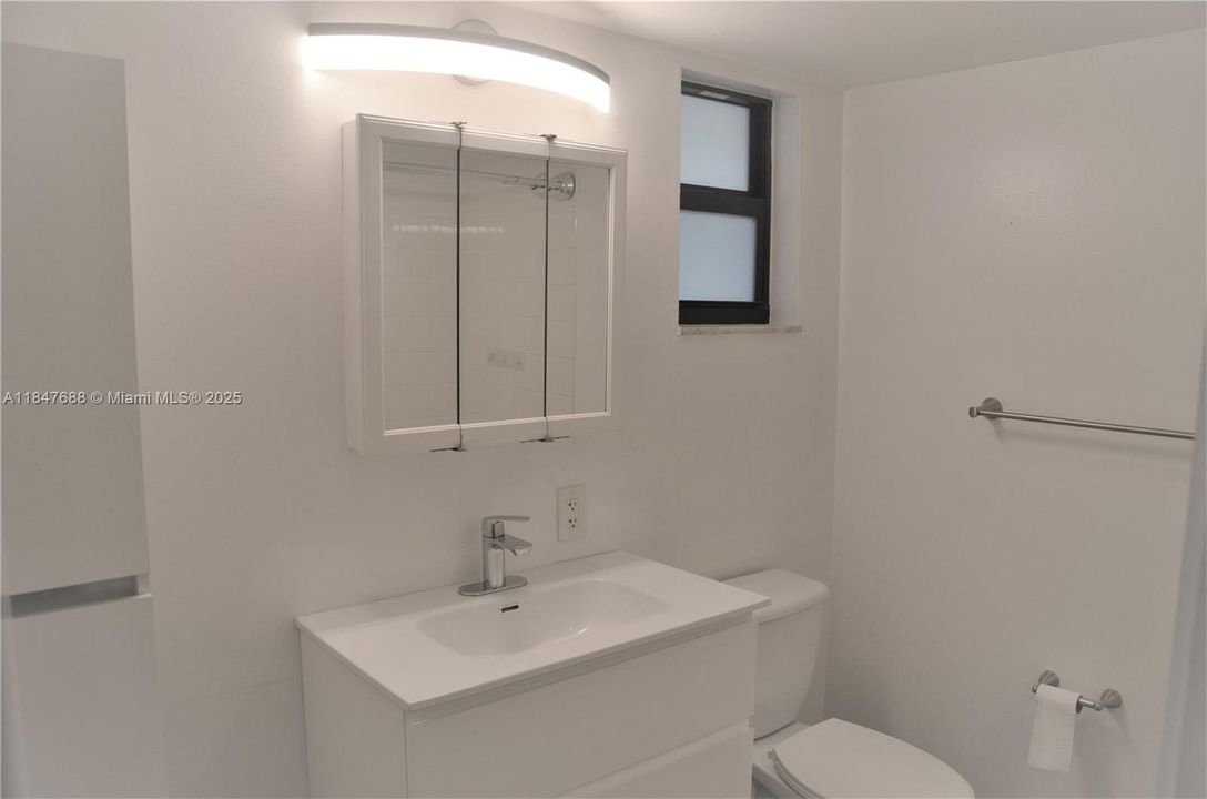 Active With Contract: $165,000 (1 beds, 1 baths, 750 Square Feet)
