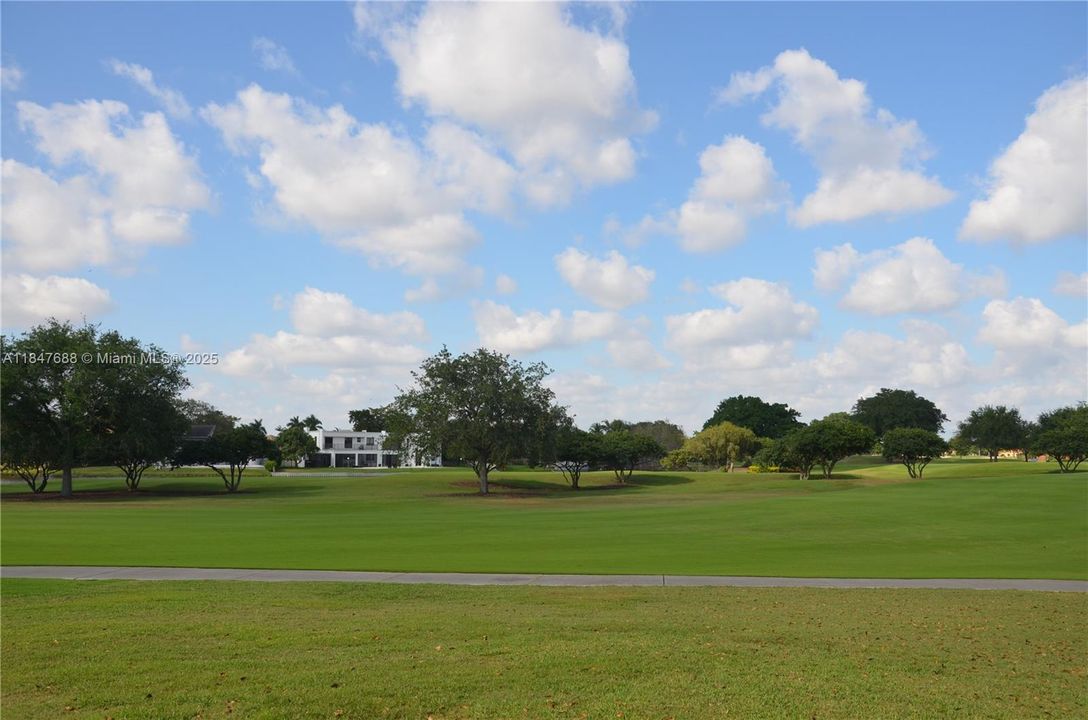 Active With Contract: $165,000 (1 beds, 1 baths, 750 Square Feet)