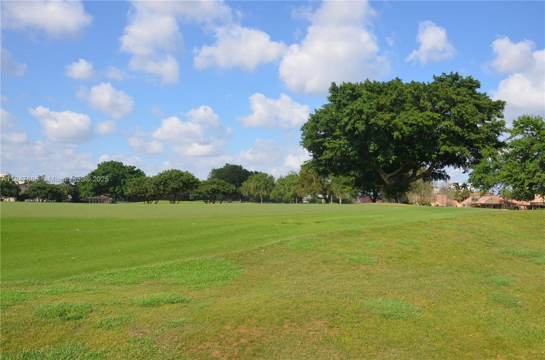 Active With Contract: $165,000 (1 beds, 1 baths, 750 Square Feet)