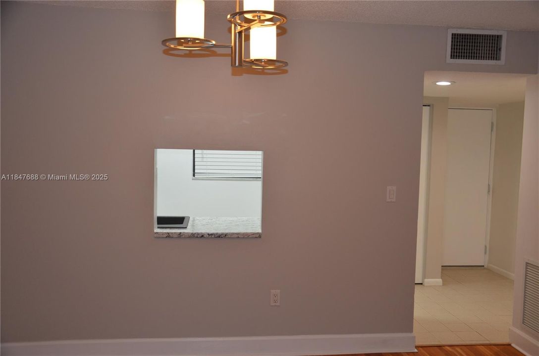 Active With Contract: $165,000 (1 beds, 1 baths, 750 Square Feet)