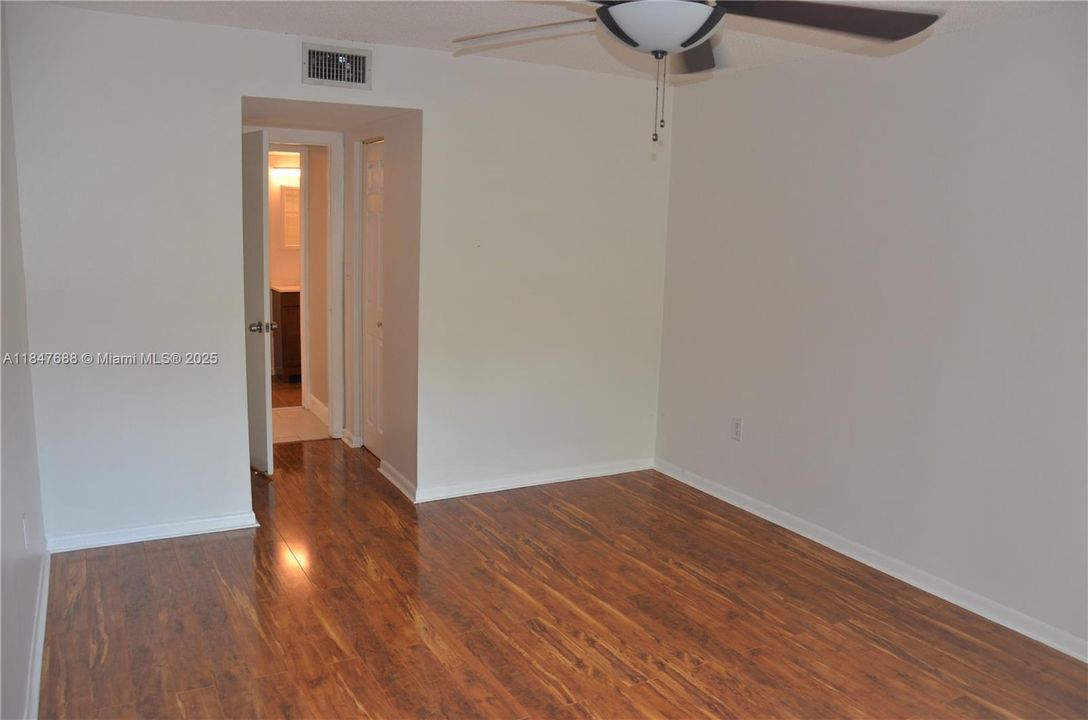 Active With Contract: $165,000 (1 beds, 1 baths, 750 Square Feet)