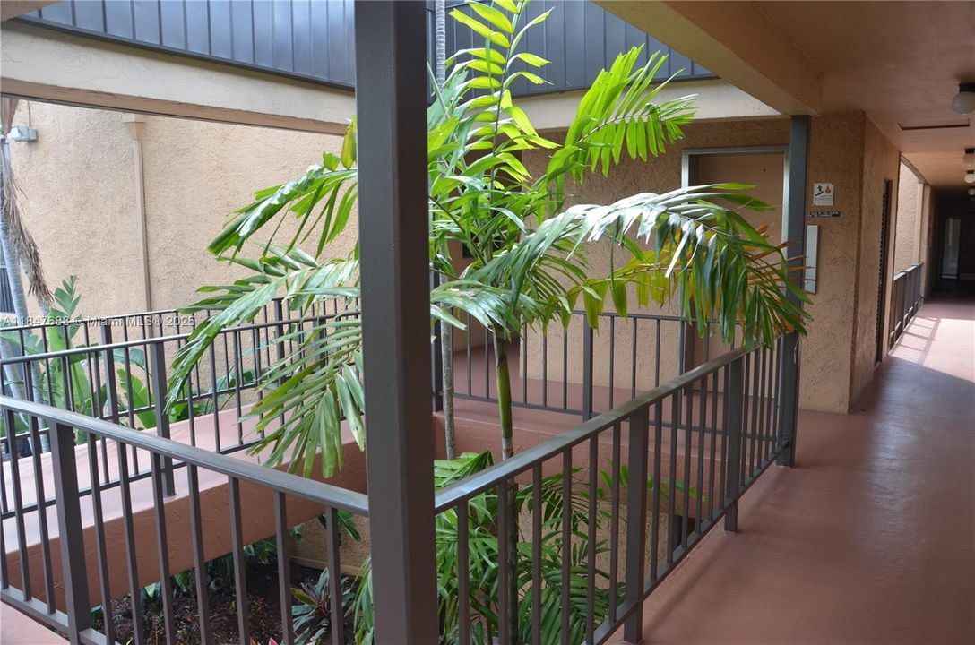 Active With Contract: $165,000 (1 beds, 1 baths, 750 Square Feet)