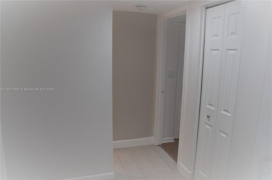 Active With Contract: $165,000 (1 beds, 1 baths, 750 Square Feet)