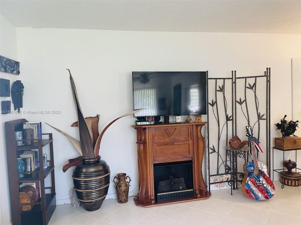 En Venta: $107,000 (1 camas, 1 baños, 700 Pies cuadrados)