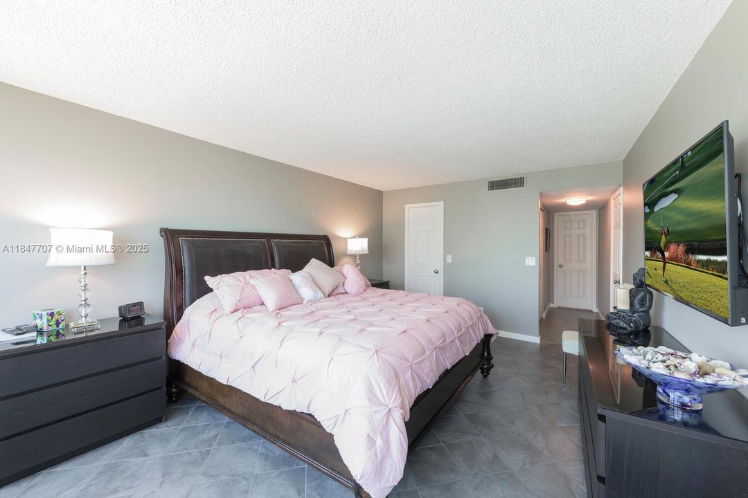 Active With Contract: $8,500 (2 beds, 2 baths, 1417 Square Feet)