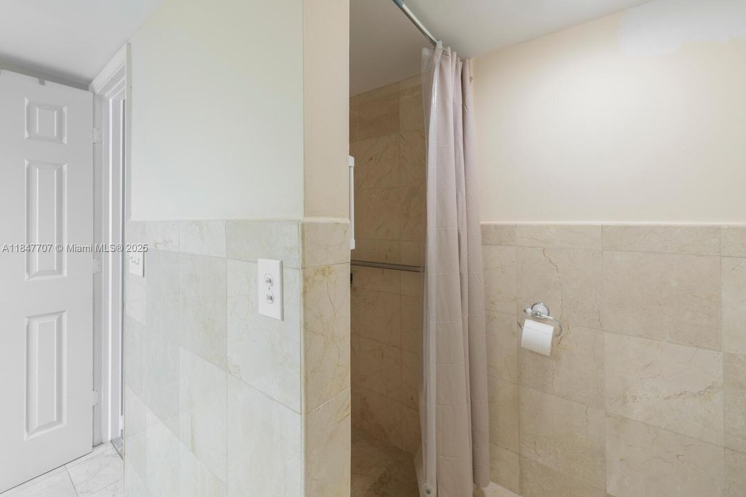 Active With Contract: $8,500 (2 beds, 2 baths, 1417 Square Feet)