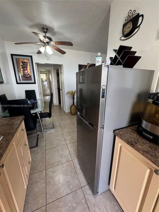 For Sale: $135,000 (1 beds, 1 baths, 551 Square Feet)