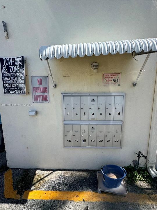 For Sale: $135,000 (1 beds, 1 baths, 551 Square Feet)