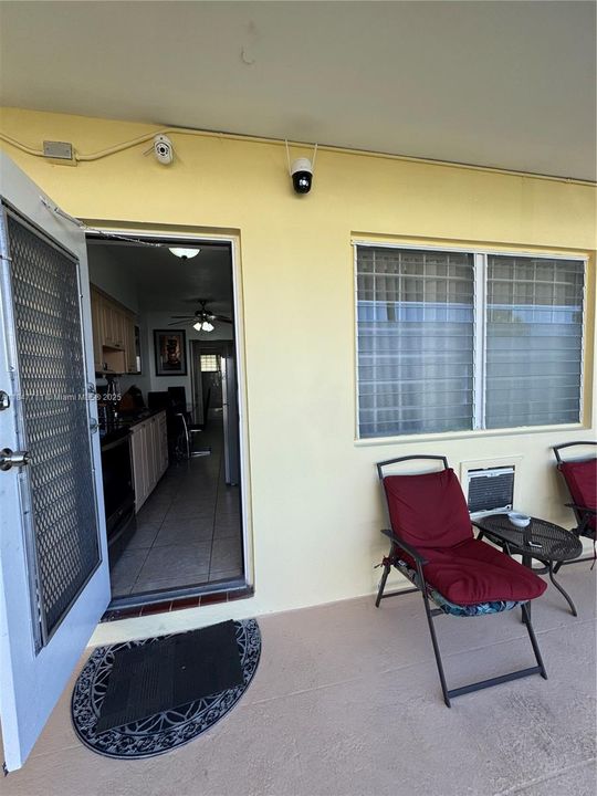 For Sale: $135,000 (1 beds, 1 baths, 551 Square Feet)