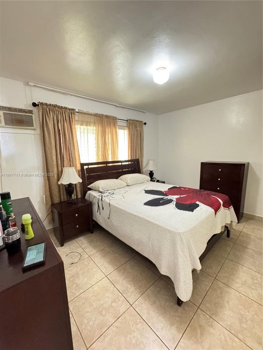 For Sale: $135,000 (1 beds, 1 baths, 551 Square Feet)