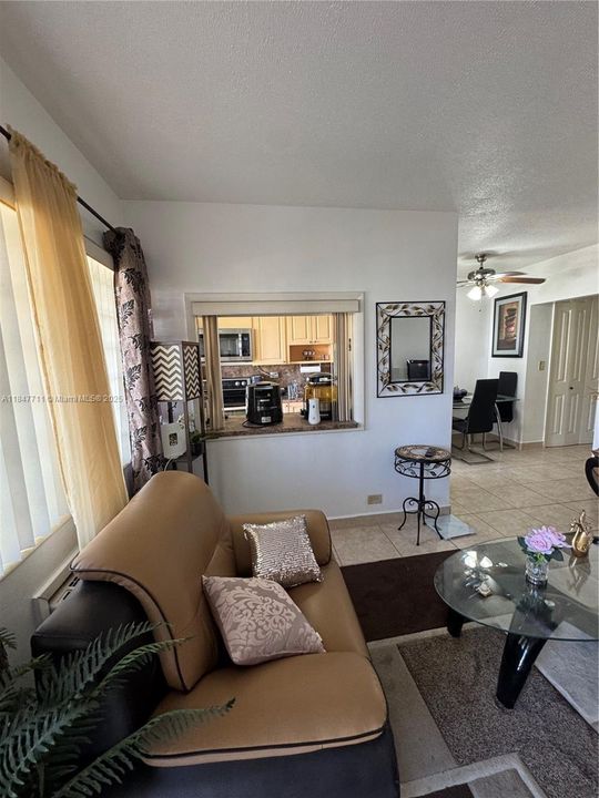 For Sale: $135,000 (1 beds, 1 baths, 551 Square Feet)