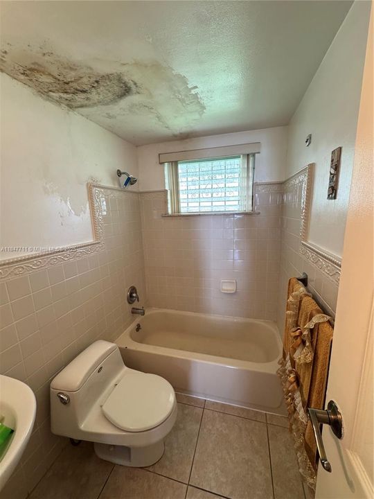 For Sale: $135,000 (1 beds, 1 baths, 551 Square Feet)