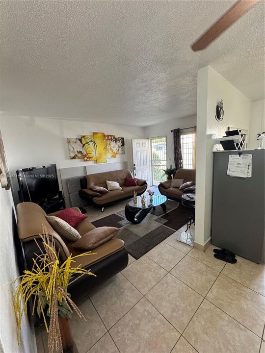 For Sale: $135,000 (1 beds, 1 baths, 551 Square Feet)