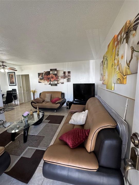 For Sale: $135,000 (1 beds, 1 baths, 551 Square Feet)