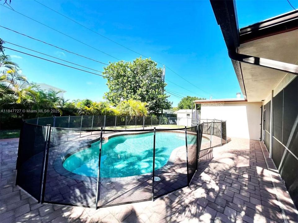 For Sale: $759,000 (3 beds, 2 baths, 1964 Square Feet)