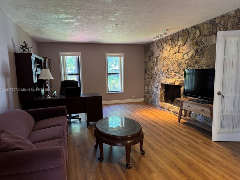 For Sale: $759,000 (3 beds, 2 baths, 1964 Square Feet)